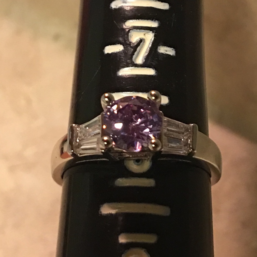 NWOT Sz 8 Silvertone Ring Light Purple/White